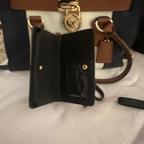 michael kors purses and wallets!! - Picture 14 of 14